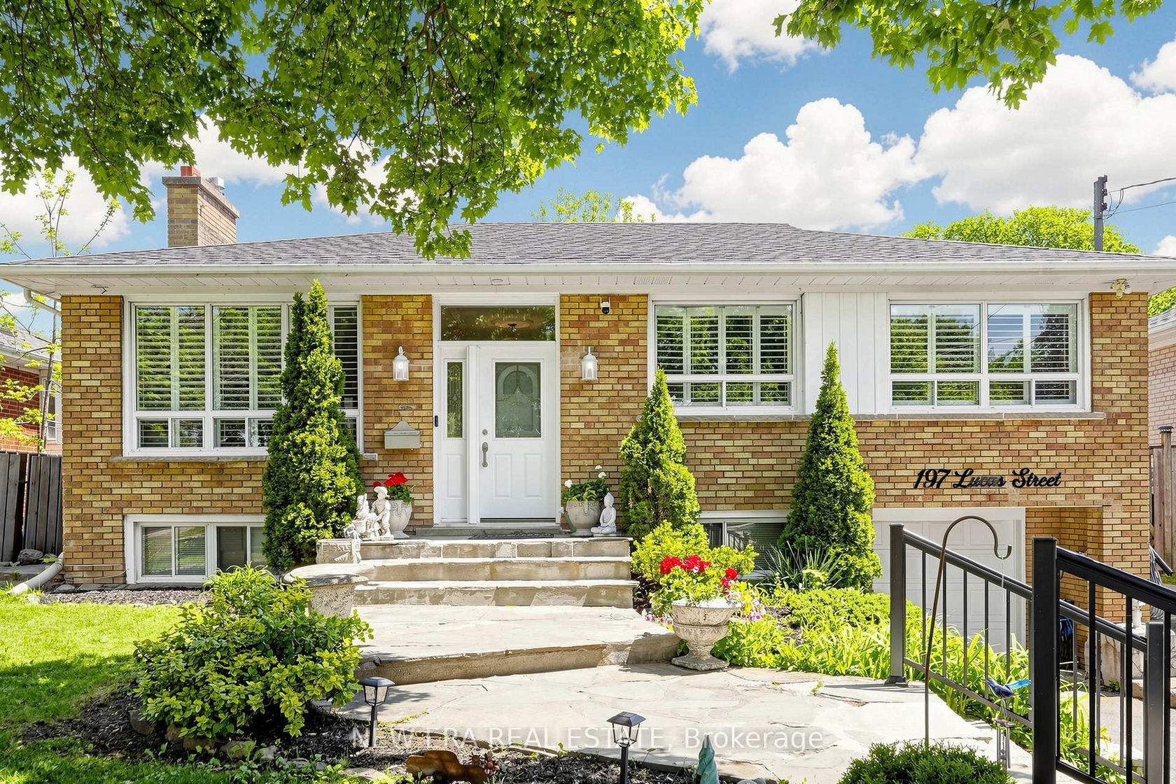 197 Lucas Street, Mill Pond, Richmond Hill photo number 2