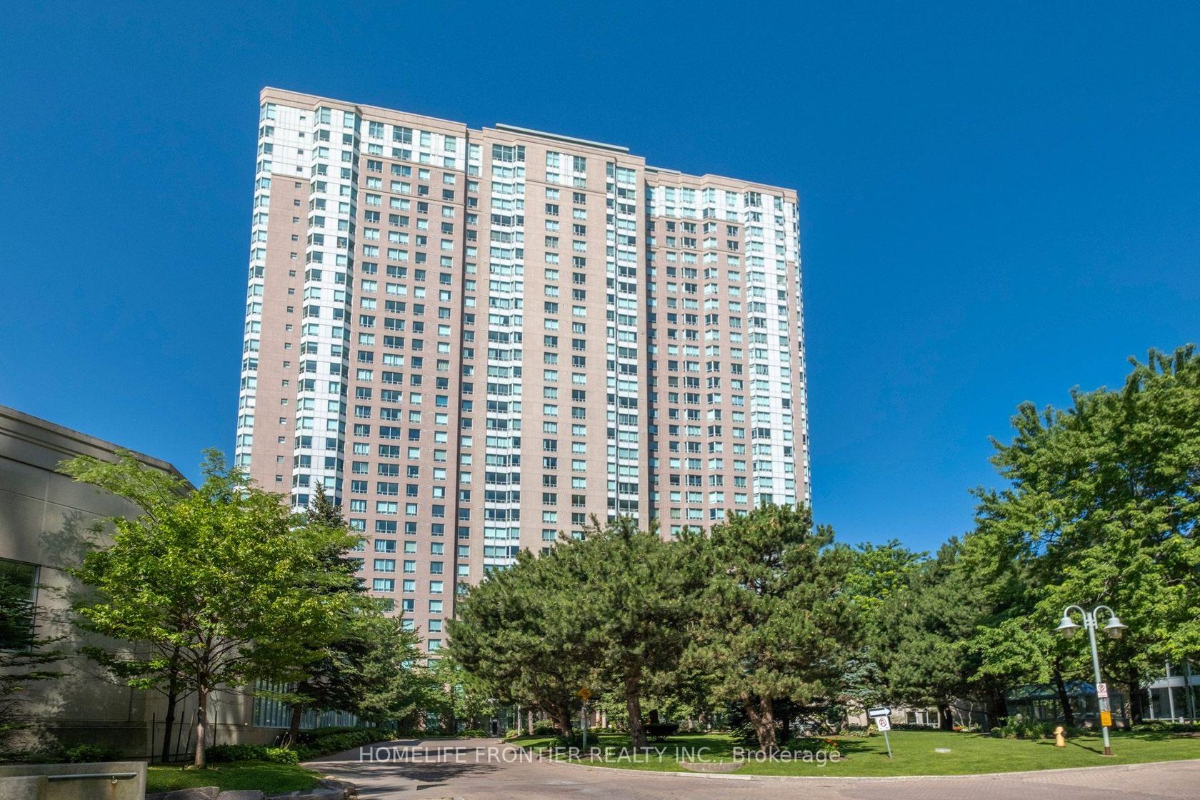 3239 - 68 Corporate Drive, Woburn, Toronto photo 2