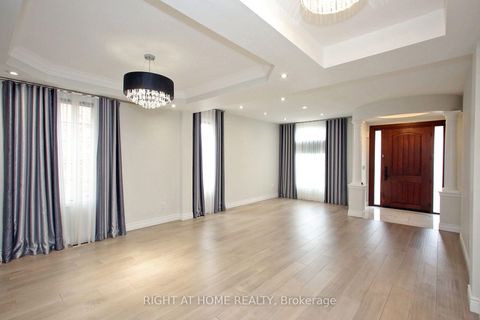 Photo 4 at 133 Woodville Drive, Patterson, Vaughan