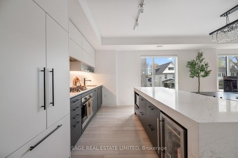 Photo 17 at 206 - 1888 Queen Street E, The Beaches, Toronto