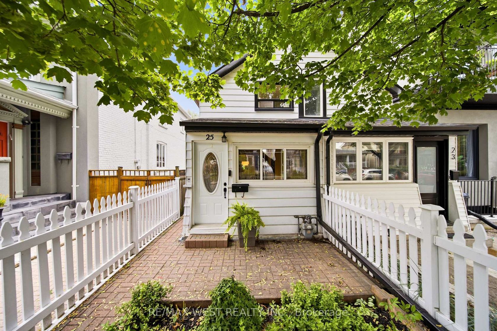 25 Batavia Avenue, Smythe, Toronto photo 3