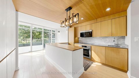 Photo 14 at 102 Fort York Boulevard, Waterfront Communities C1, Toronto