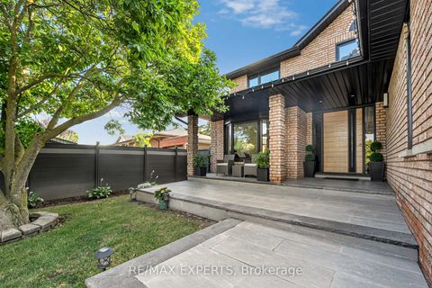 Photo 1 at 212 Bordeaux Drive, East Woodbridge, Vaughan