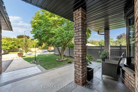 Photo 2 at 212 Bordeaux Drive, East Woodbridge, Vaughan