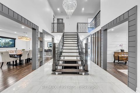 Photo 4 at 212 Bordeaux Drive, East Woodbridge, Vaughan
