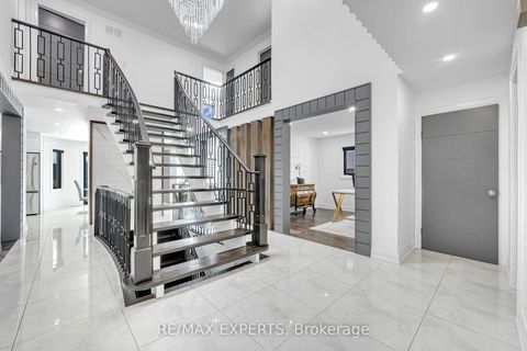 Photo 5 at 212 Bordeaux Drive, East Woodbridge, Vaughan