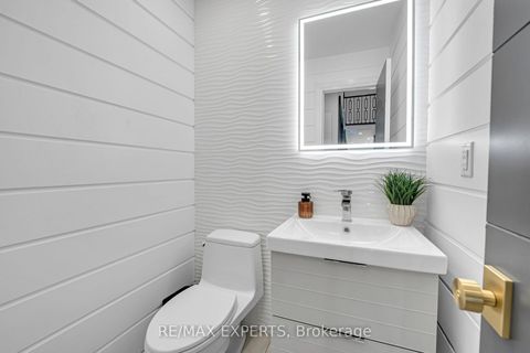 Photo 7 at 212 Bordeaux Drive, East Woodbridge, Vaughan