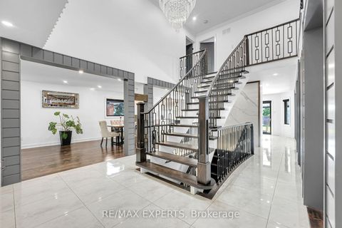 Photo 8 at 212 Bordeaux Drive, East Woodbridge, Vaughan