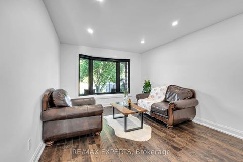 Photo 9 at 212 Bordeaux Drive, East Woodbridge, Vaughan