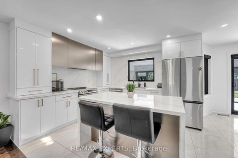 Photo 12 at 212 Bordeaux Drive, East Woodbridge, Vaughan