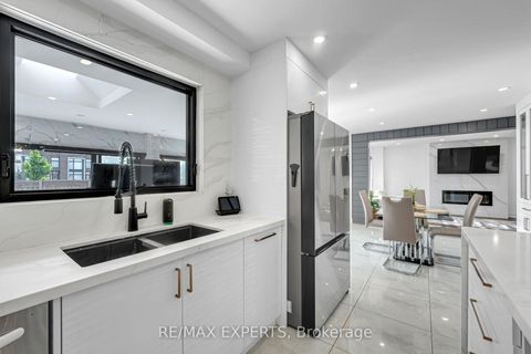 Photo 14 at 212 Bordeaux Drive, East Woodbridge, Vaughan