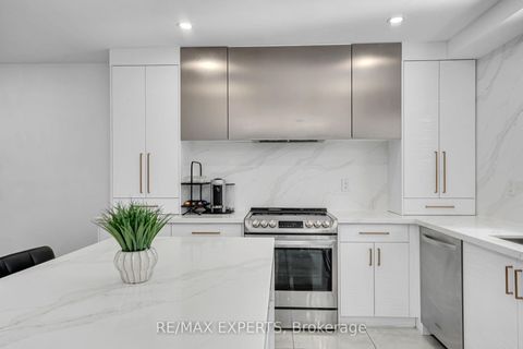 Photo 15 at 212 Bordeaux Drive, East Woodbridge, Vaughan