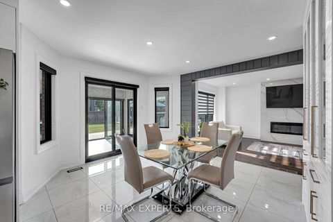 Photo 16 at 212 Bordeaux Drive, East Woodbridge, Vaughan