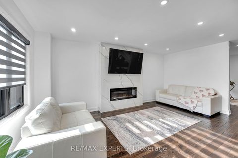 Photo 18 at 212 Bordeaux Drive, East Woodbridge, Vaughan
