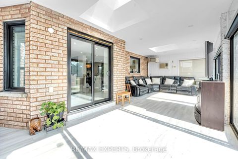 Photo 23 at 212 Bordeaux Drive, East Woodbridge, Vaughan