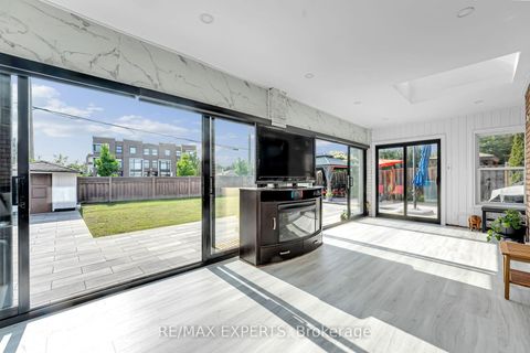 Photo 24 at 212 Bordeaux Drive, East Woodbridge, Vaughan