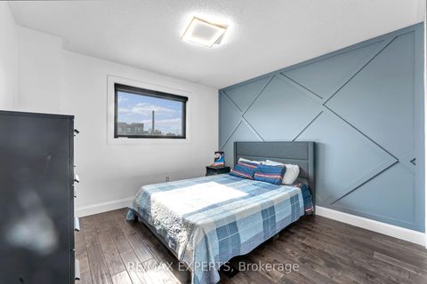 Photo 29 at 212 Bordeaux Drive, East Woodbridge, Vaughan