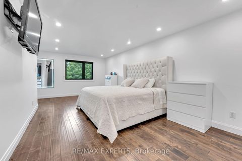 Photo 33 at 212 Bordeaux Drive, East Woodbridge, Vaughan