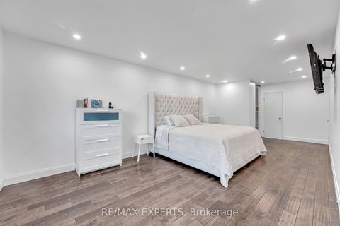 Photo 34 at 212 Bordeaux Drive, East Woodbridge, Vaughan
