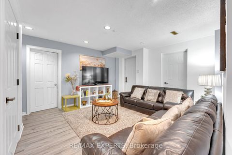 Photo 39 at 212 Bordeaux Drive, East Woodbridge, Vaughan
