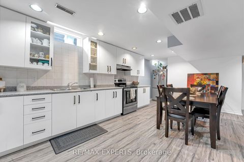 Photo 41 at 212 Bordeaux Drive, East Woodbridge, Vaughan