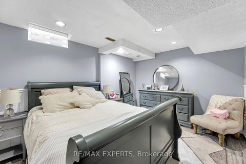 Photo 42 at 212 Bordeaux Drive, East Woodbridge, Vaughan