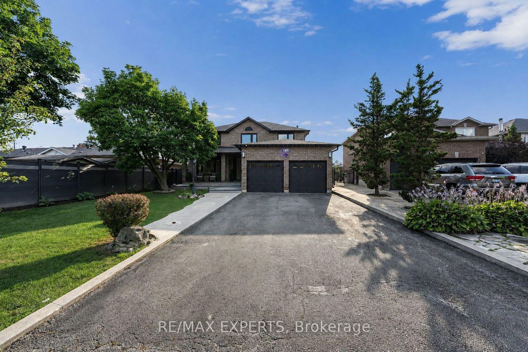 212 Bordeaux Drive, East Woodbridge, Vaughan photo 3