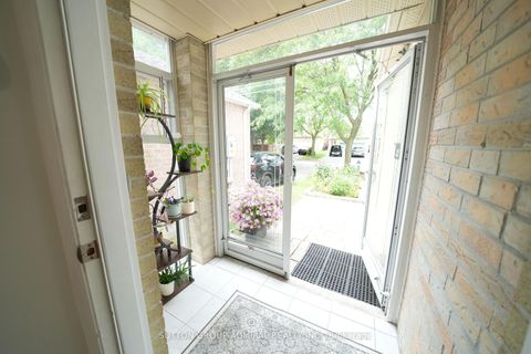 Photo 2 at 33 Wilderness Drive, Milliken, Toronto