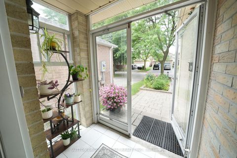 Photo 18 at 33 Wilderness Drive, Milliken, Toronto