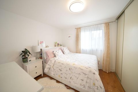Photo 26 at 33 Wilderness Drive, Milliken, Toronto