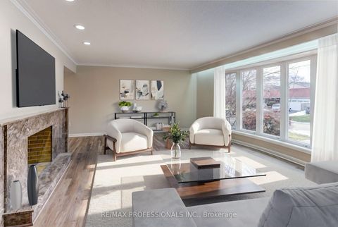Photo 4 at 23 Ravensbourne Crescent, Rosethorn, Toronto