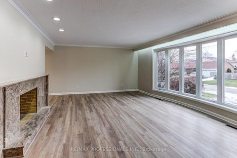 Photo 5 at 23 Ravensbourne Crescent, Rosethorn, Toronto
