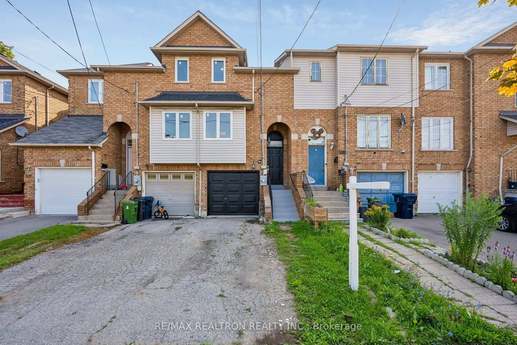 19 WARNER Avenue, Victoria Village, Toronto 