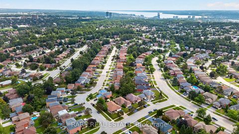 Photo 3 at 7 Longman Drive, Northwest, Barrie