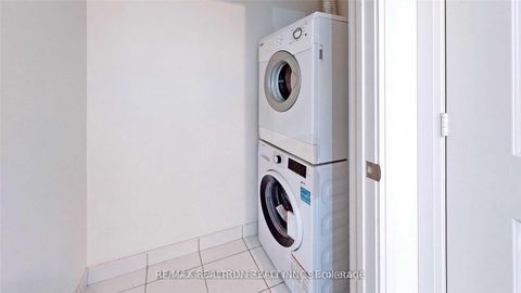 Photo 12 at 403 - 7608 Yonge Street, Yorkhill, Vaughan
