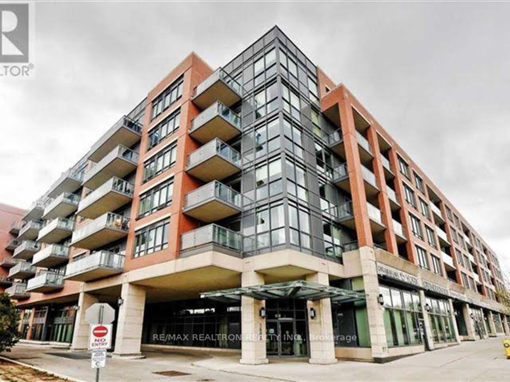 403 - 7608 Yonge Street, Yorkhill, Vaughan photo number 2