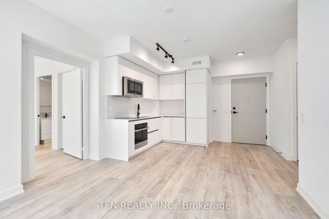Photo 3 at 4704 - 327 King Street W, Waterfront Communities C1, Toronto