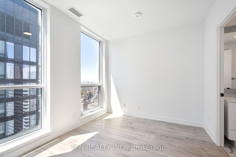 Photo 4 at 4704 - 327 King Street W, Waterfront Communities C1, Toronto