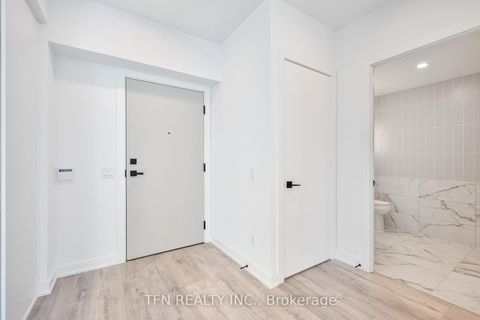 Photo 9 at 4704 - 327 King Street W, Waterfront Communities C1, Toronto