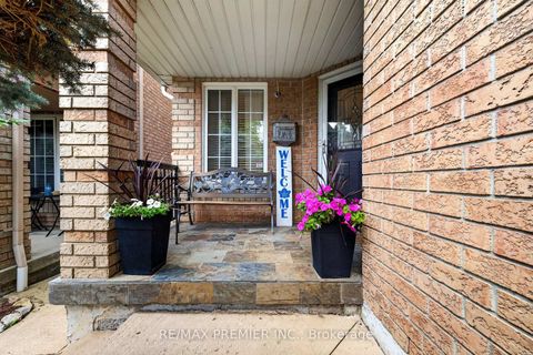 Photo 2 at 83 Royal Ridge Crescent, Maple, Vaughan