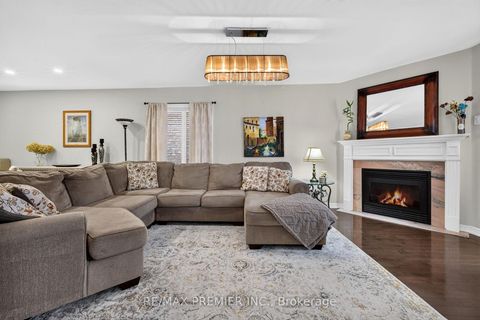 Photo 6 at 83 Royal Ridge Crescent, Maple, Vaughan