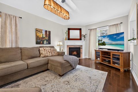 Photo 7 at 83 Royal Ridge Crescent, Maple, Vaughan