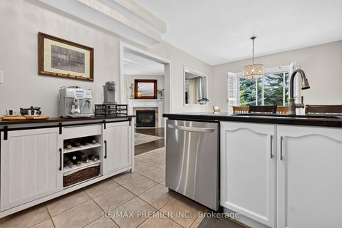 Photo 11 at 83 Royal Ridge Crescent, Maple, Vaughan