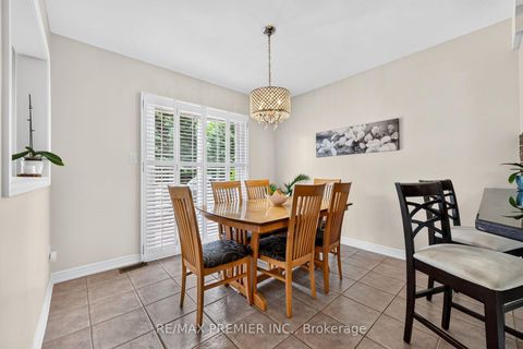 Photo 12 at 83 Royal Ridge Crescent, Maple, Vaughan