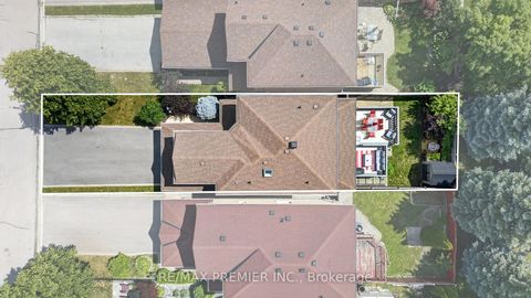 Photo 34 at 83 Royal Ridge Crescent, Maple, Vaughan