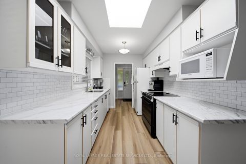 Photo 4 at 127 Redgrave Drive, Richview, Toronto