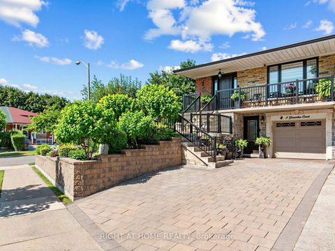 Photo 1 at 2 Grenadine Court, Humber Summit, Toronto