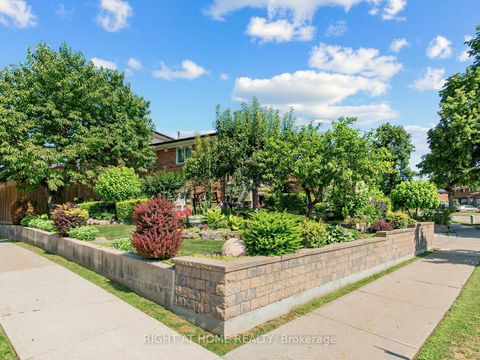 Photo 2 at 2 Grenadine Court, Humber Summit, Toronto