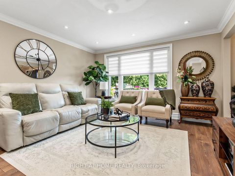 Photo 5 at 2 Grenadine Court, Humber Summit, Toronto