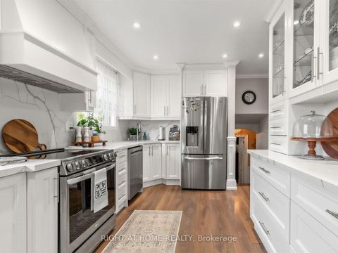 Photo 11 at 2 Grenadine Court, Humber Summit, Toronto